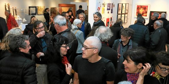 environ-250-personnes-ont-assiste-au-vernissage-de-la_4339772_540x269p